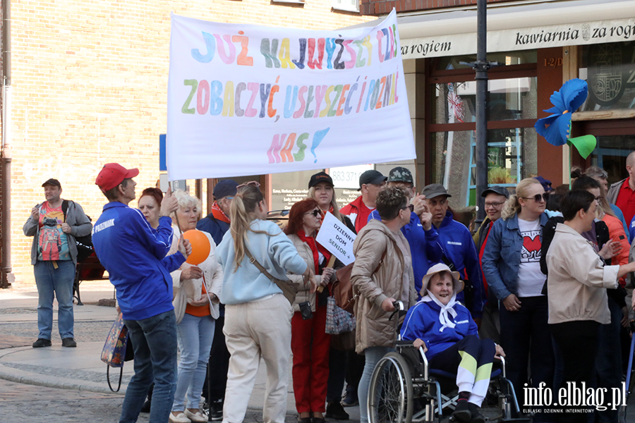 Ulicami Elbl�ga przeszed� kolorowy przemarsz, fot. 56