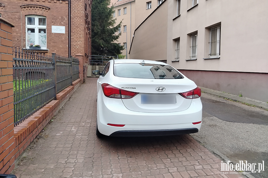 Mistrzowie Parkowania w Elbl�gu (cz�� 474), fot. 4