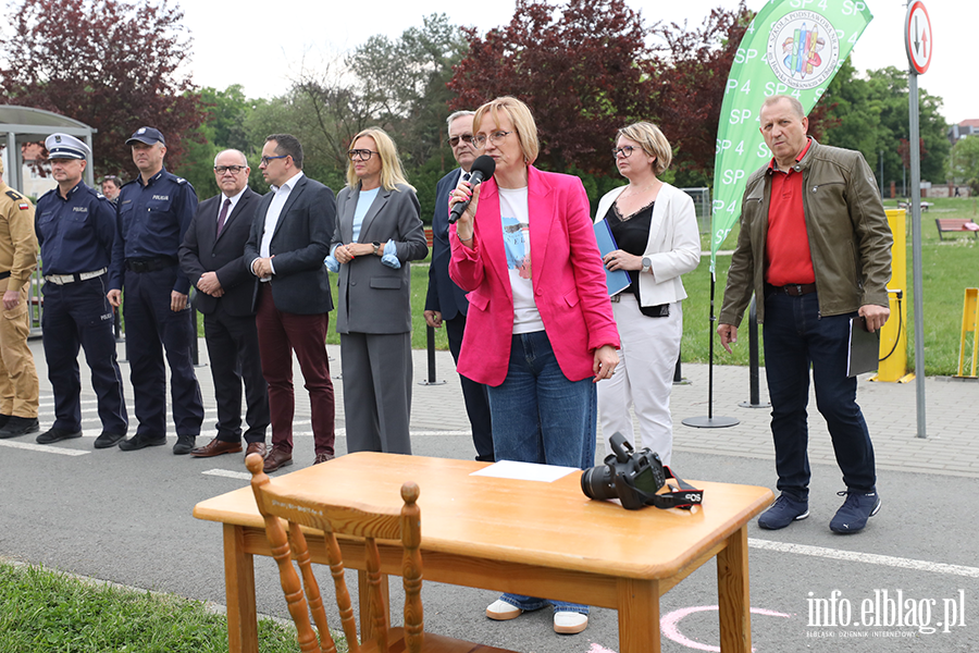 Uczniowie z regionu sprawdzaj� swoj� wiedz� o bezpiecze�stwie drogowym, fot. 3