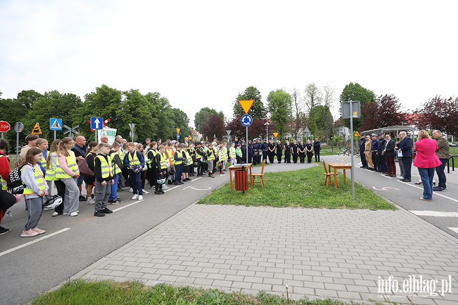 Uczniowie z regionu sprawdzaj� swoj� wiedz� o bezpiecze�stwie drogowym, fot. 7