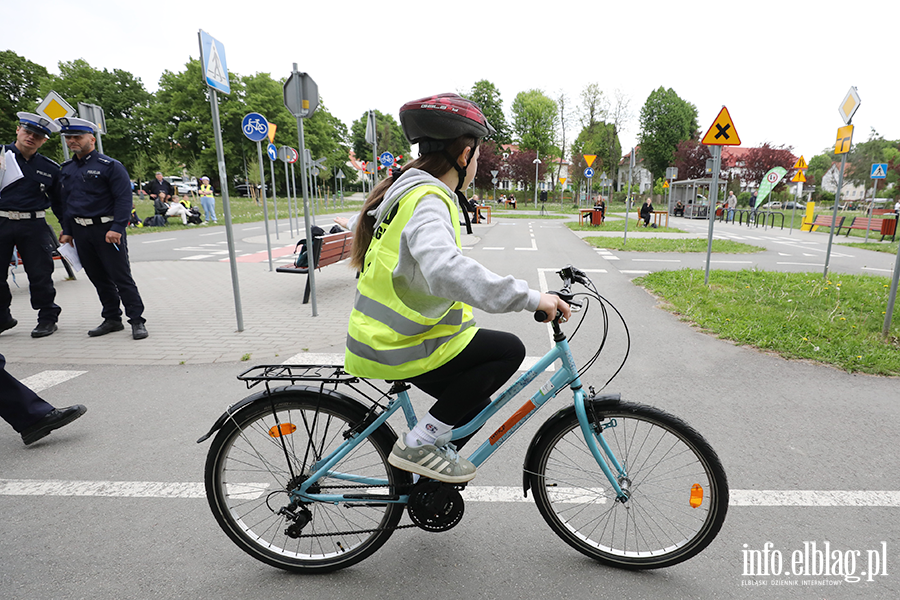 Uczniowie z regionu sprawdzaj� swoj� wiedz� o bezpiecze�stwie drogowym, fot. 19