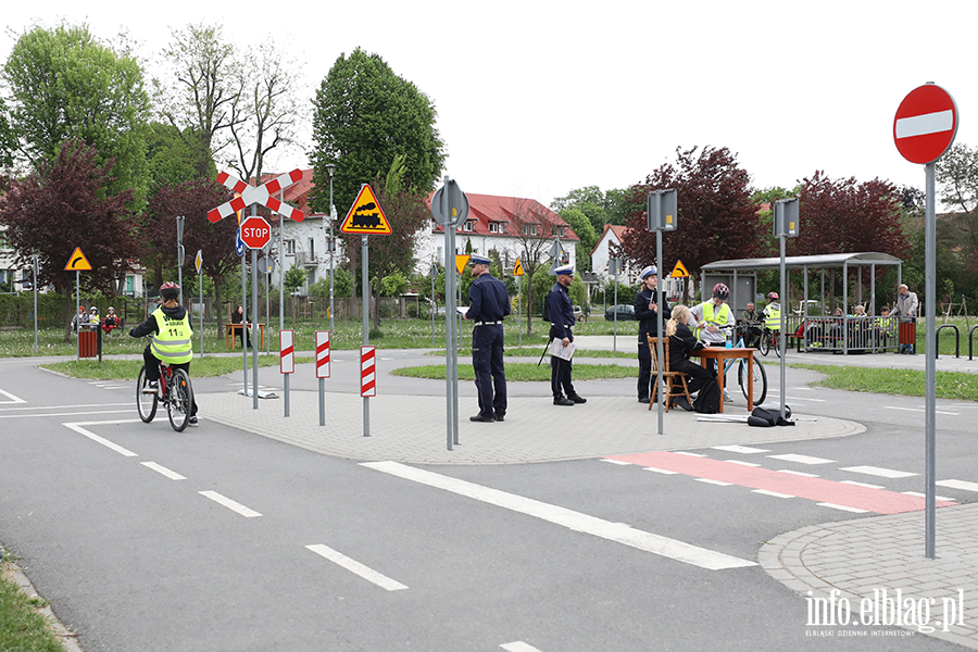 Uczniowie z regionu sprawdzaj� swoj� wiedz� o bezpiecze�stwie drogowym, fot. 25