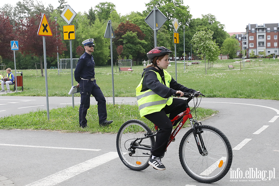 Uczniowie z regionu sprawdzaj� swoj� wiedz� o bezpiecze�stwie drogowym, fot. 26
