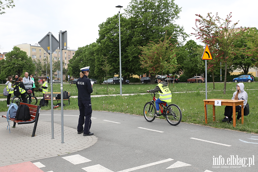 Uczniowie z regionu sprawdzaj� swoj� wiedz� o bezpiecze�stwie drogowym, fot. 31