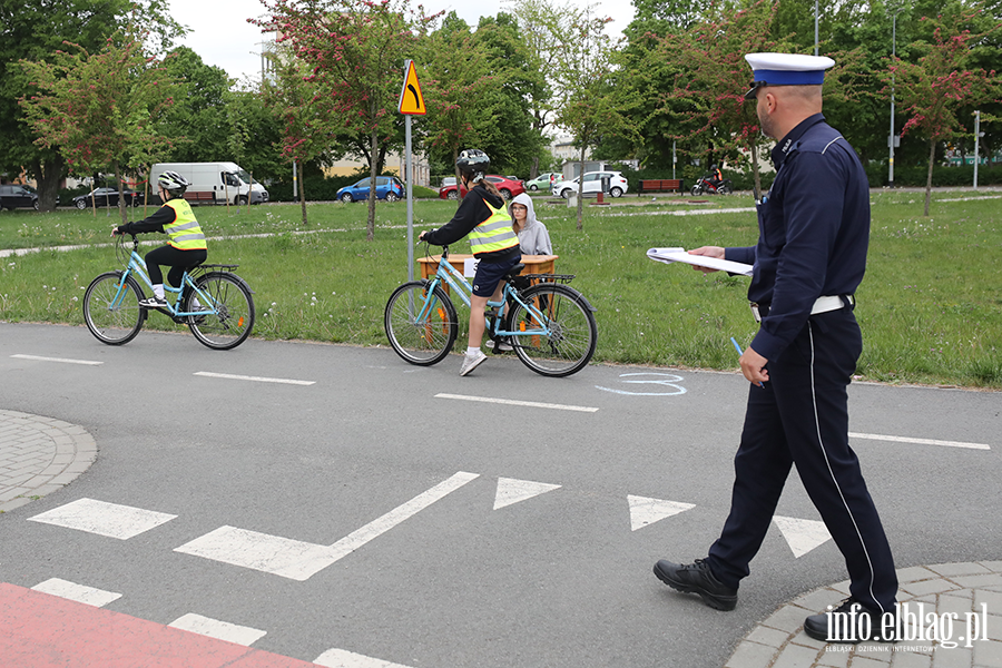 Uczniowie z regionu sprawdzaj� swoj� wiedz� o bezpiecze�stwie drogowym, fot. 36