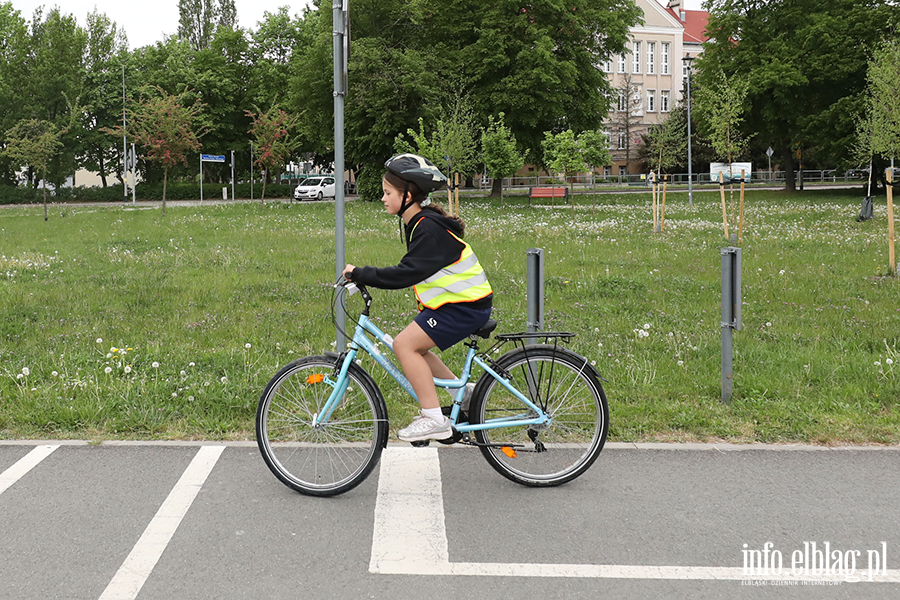 Uczniowie z regionu sprawdzaj� swoj� wiedz� o bezpiecze�stwie drogowym, fot. 38