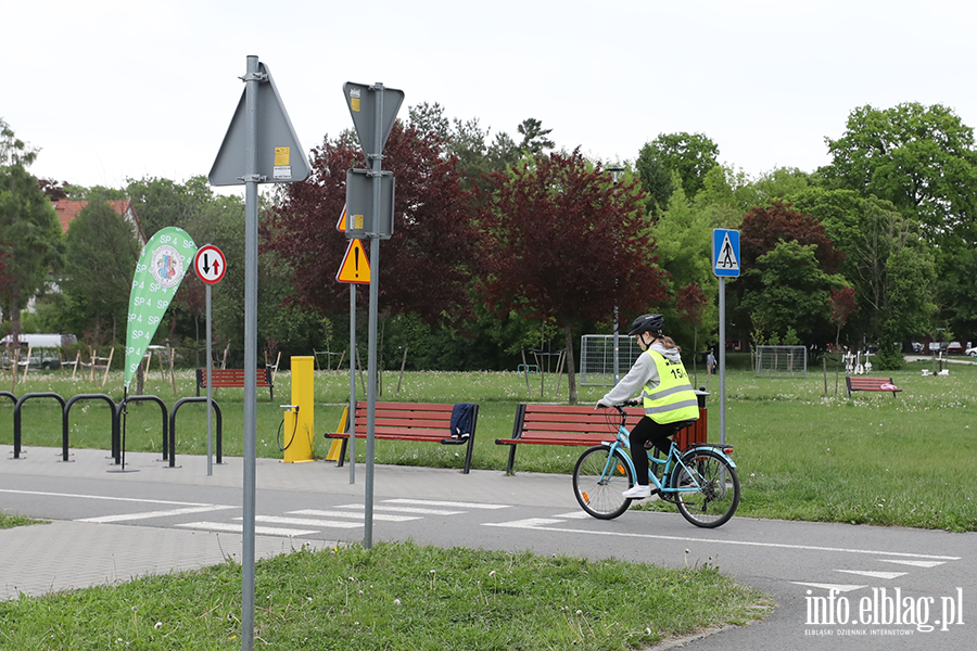 Uczniowie z regionu sprawdzaj� swoj� wiedz� o bezpiecze�stwie drogowym, fot. 58