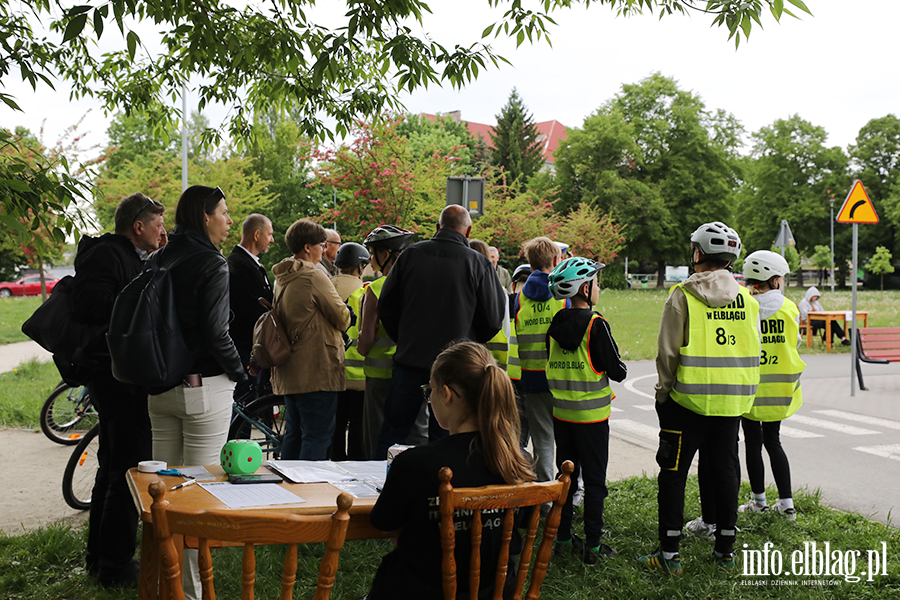 Uczniowie z regionu sprawdzaj� swoj� wiedz� o bezpiecze�stwie drogowym, fot. 65