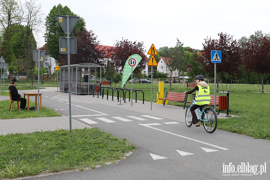 Uczniowie z regionu sprawdzaj� swoj� wiedz� o bezpiecze�stwie drogowym, fot. 67