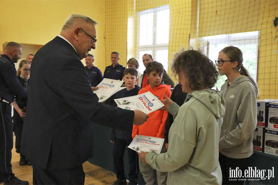 Uczniowie z regionu sprawdzaj� swoj� wiedz� o bezpiecze�stwie drogowym, fot. 79