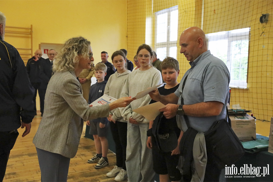 Uczniowie z regionu sprawdzaj� swoj� wiedz� o bezpiecze�stwie drogowym, fot. 80