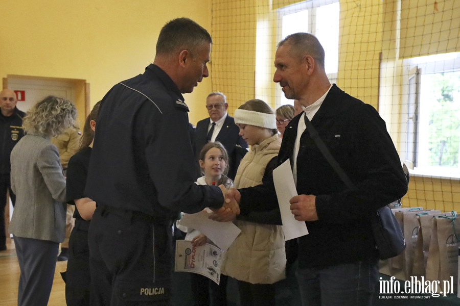 Uczniowie z regionu sprawdzaj� swoj� wiedz� o bezpiecze�stwie drogowym, fot. 83