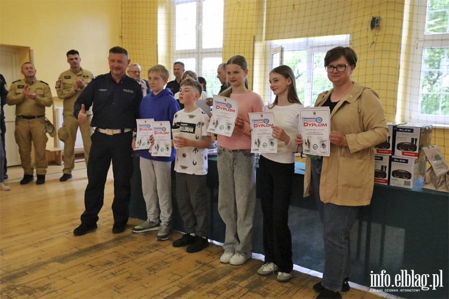 Uczniowie z regionu sprawdzaj� swoj� wiedz� o bezpiecze�stwie drogowym, fot. 85