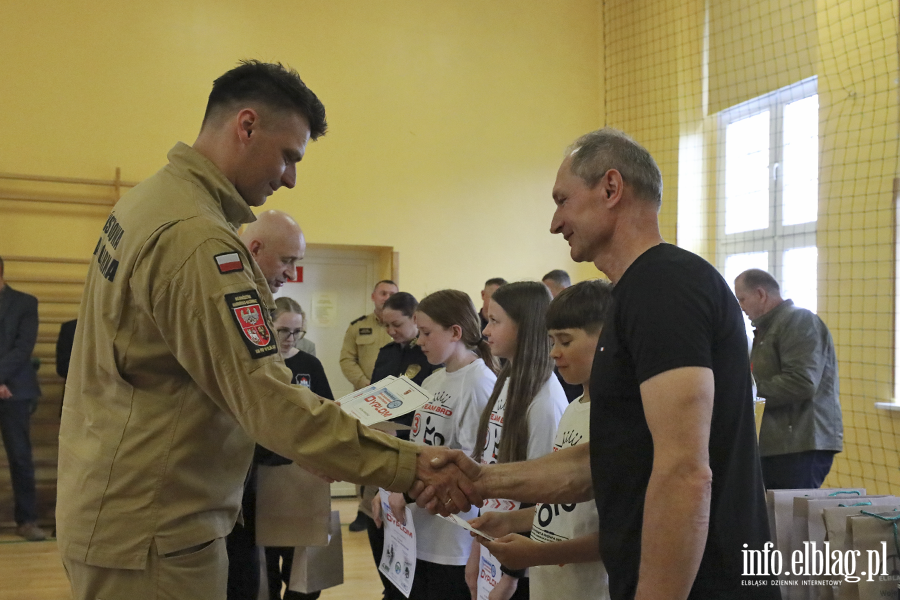 Uczniowie z regionu sprawdzaj� swoj� wiedz� o bezpiecze�stwie drogowym, fot. 93