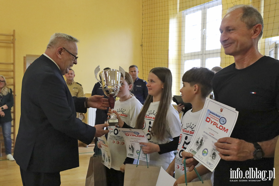 Uczniowie z regionu sprawdzaj� swoj� wiedz� o bezpiecze�stwie drogowym, fot. 94