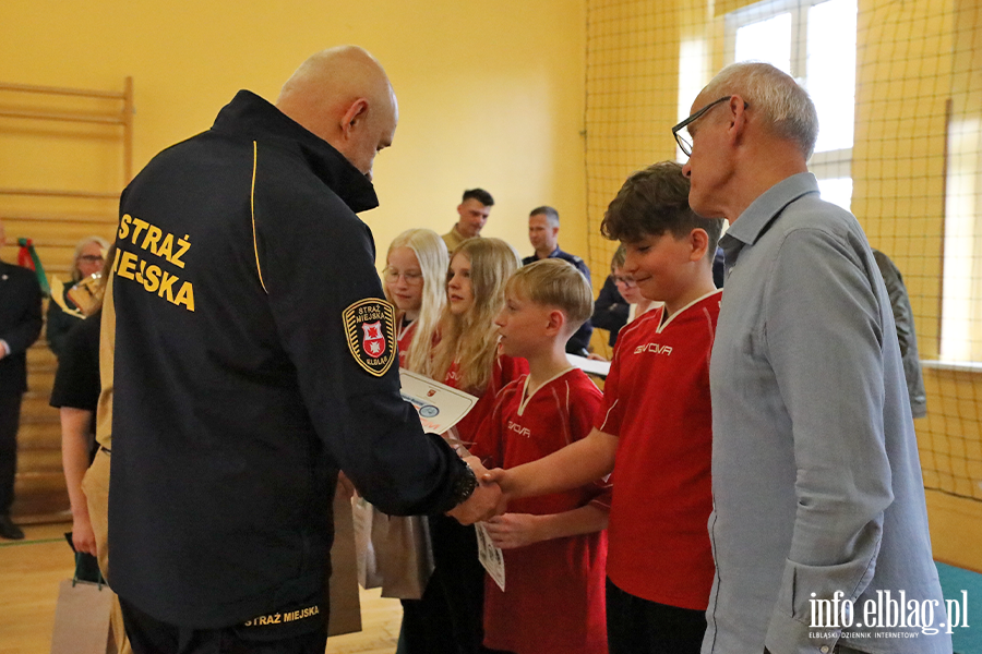 Uczniowie z regionu sprawdzaj� swoj� wiedz� o bezpiecze�stwie drogowym, fot. 99