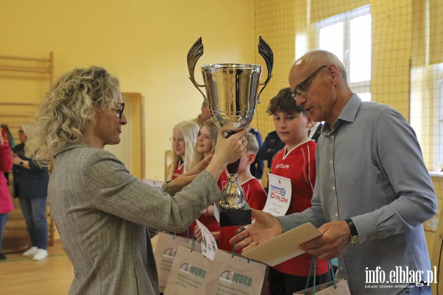 Uczniowie z regionu sprawdzaj� swoj� wiedz� o bezpiecze�stwie drogowym, fot. 100
