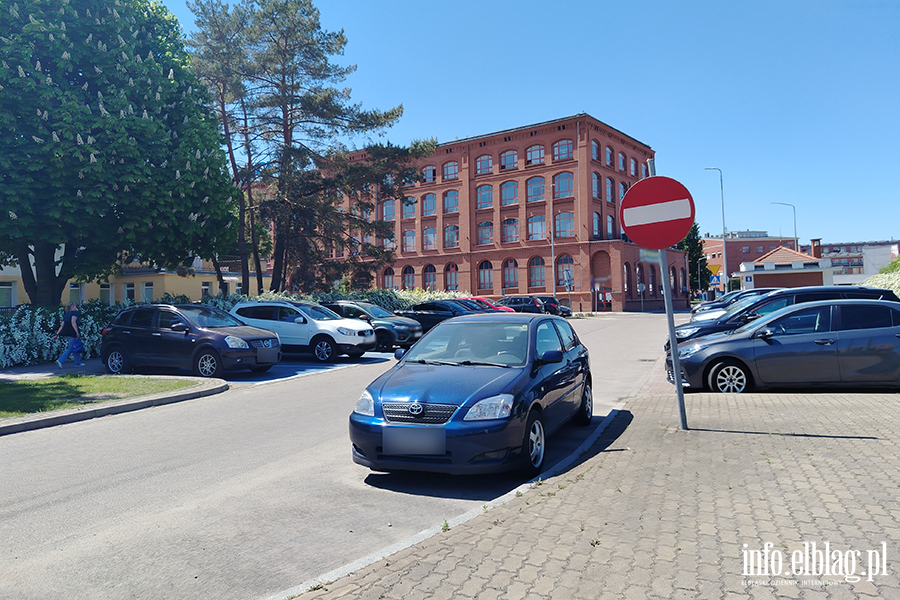 Mistrzowie Parkowania w Elbl�gu (cz�� 476), fot. 5