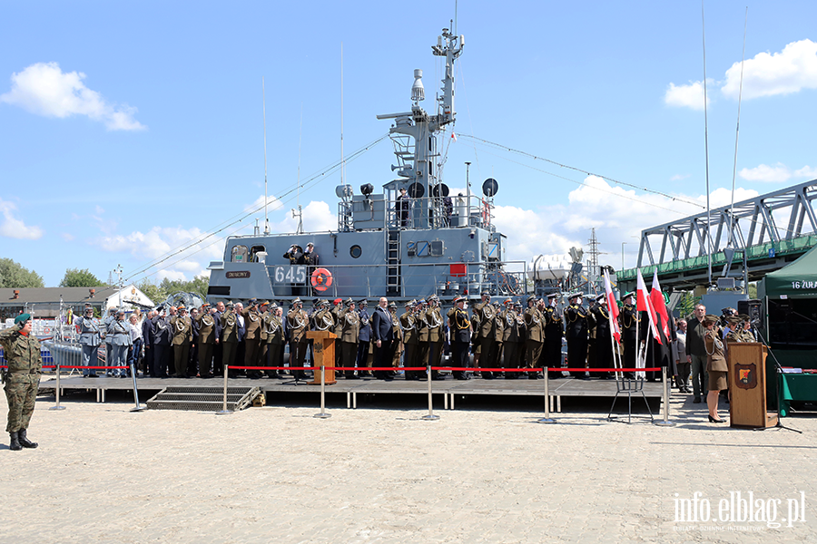 ORP �niardwy przyp�yn�� na �wi�to pu�ku, fot. 24