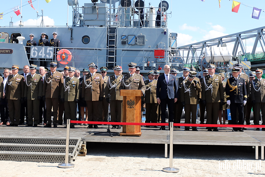 ORP �niardwy przyp�yn�� na �wi�to pu�ku, fot. 32