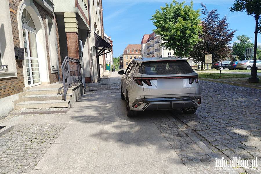 Mistrzowie Parkowania w Elbl�gu (cz�� 478), fot. 3