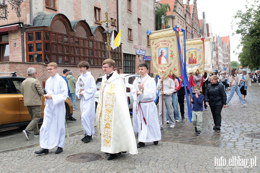 Ulicami Elbl�ga przesz�y procesje Bo�ego Cia�a.Zobacz procesj� na Starym Mie�cie, fot. 4