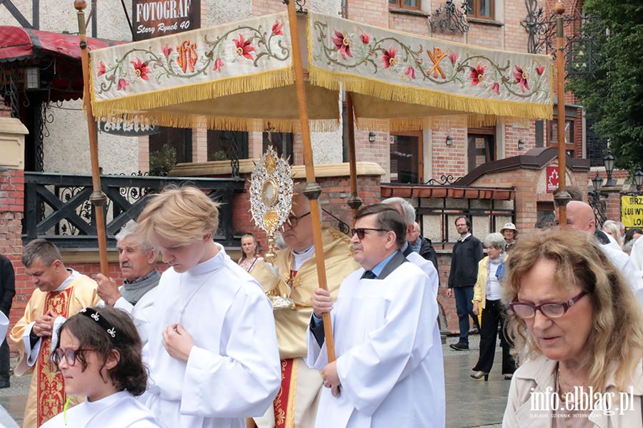 Ulicami Elbl�ga przesz�y procesje Bo�ego Cia�a.Zobacz procesj� na Starym Mie�cie, fot. 10