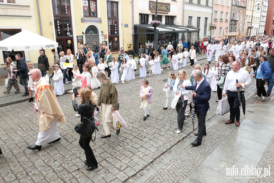 Ulicami Elbl�ga przesz�y procesje Bo�ego Cia�a.Zobacz procesj� na Starym Mie�cie, fot. 11