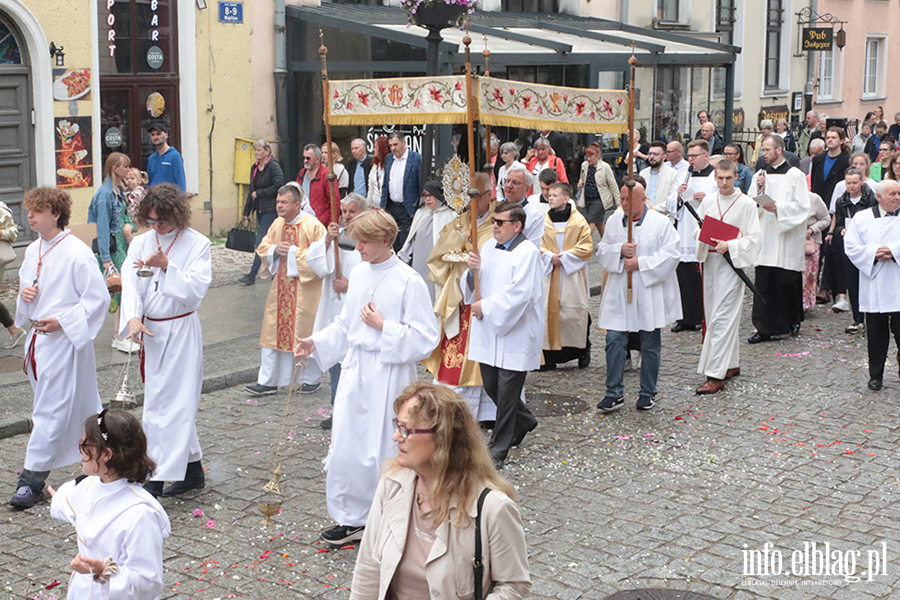 Ulicami Elbl�ga przesz�y procesje Bo�ego Cia�a.Zobacz procesj� na Starym Mie�cie, fot. 14