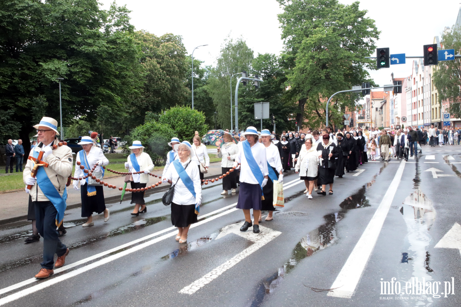 Ulicami Elbl�ga przesz�y procesje Bo�ego Cia�a.Zobacz procesj� na Starym Mie�cie, fot. 15