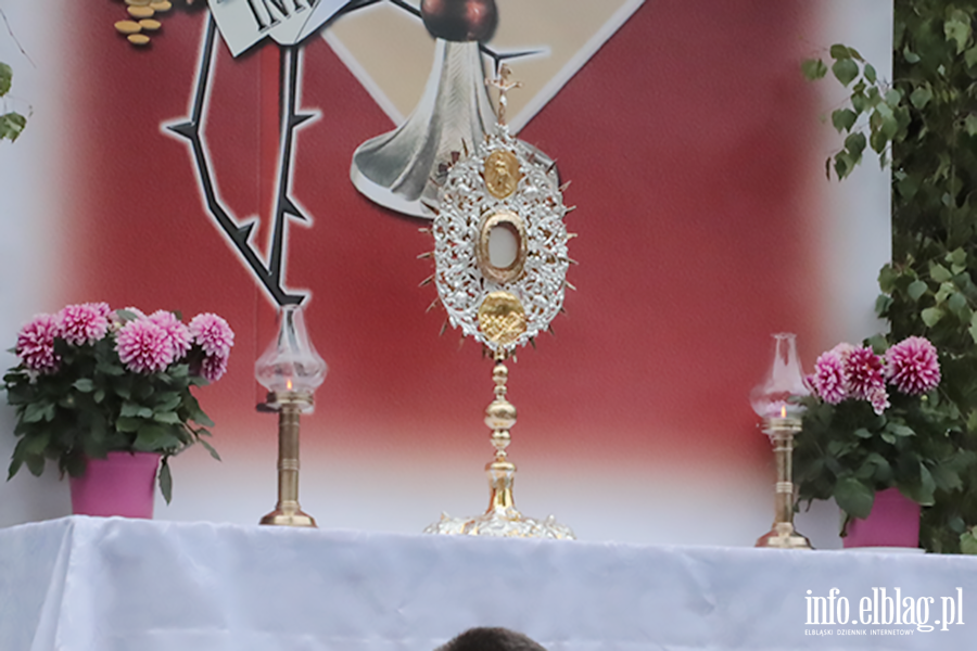 Ulicami Elbl�ga przesz�y procesje Bo�ego Cia�a.Zobacz procesj� na Starym Mie�cie, fot. 17