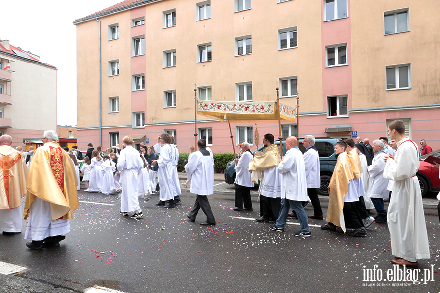 Ulicami Elbl�ga przesz�y procesje Bo�ego Cia�a.Zobacz procesj� na Starym Mie�cie, fot. 25