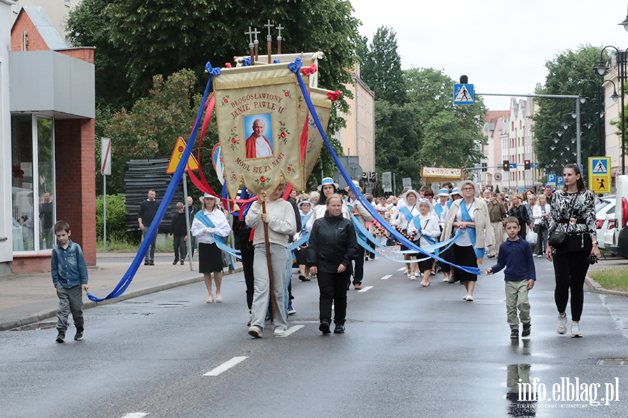 Ulicami Elbl�ga przesz�y procesje Bo�ego Cia�a.Zobacz procesj� na Starym Mie�cie, fot. 30