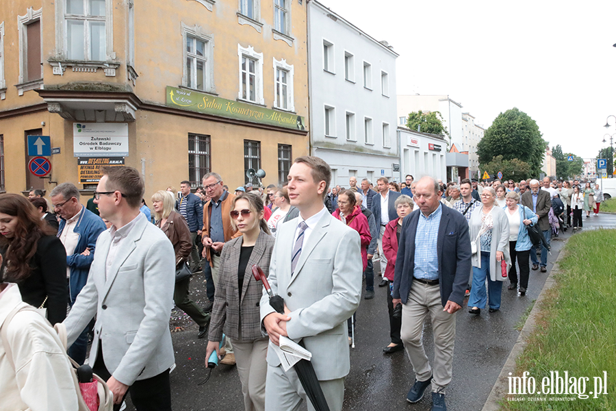 Ulicami Elbl�ga przesz�y procesje Bo�ego Cia�a.Zobacz procesj� na Starym Mie�cie, fot. 32