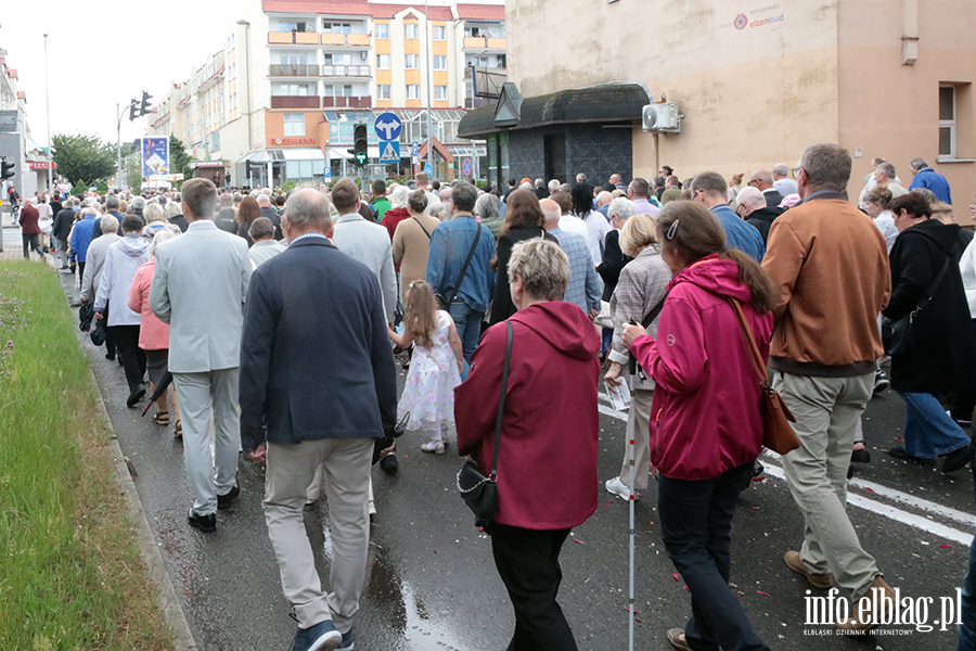 Ulicami Elbl�ga przesz�y procesje Bo�ego Cia�a.Zobacz procesj� na Starym Mie�cie, fot. 33