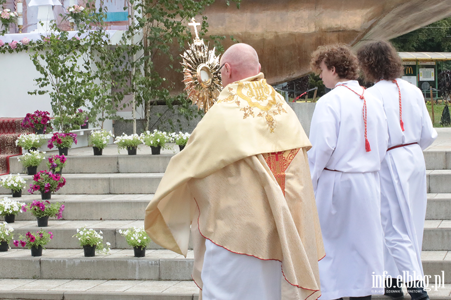 Ulicami Elbl�ga przesz�y procesje Bo�ego Cia�a.Zobacz procesj� na Starym Mie�cie, fot. 44