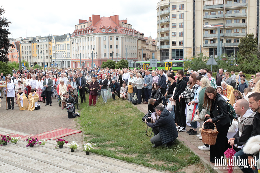 Ulicami Elbl�ga przesz�y procesje Bo�ego Cia�a.Zobacz procesj� na Starym Mie�cie, fot. 45