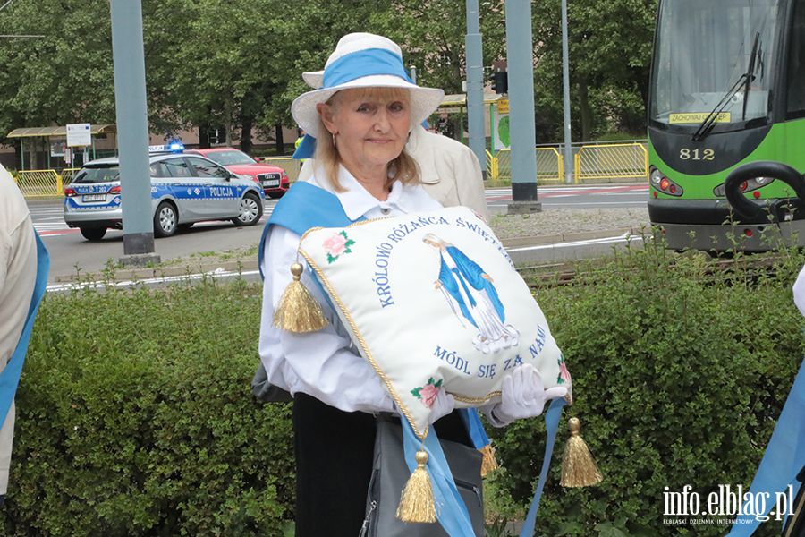 Ulicami Elbl�ga przesz�y procesje Bo�ego Cia�a.Zobacz procesj� na Starym Mie�cie, fot. 47