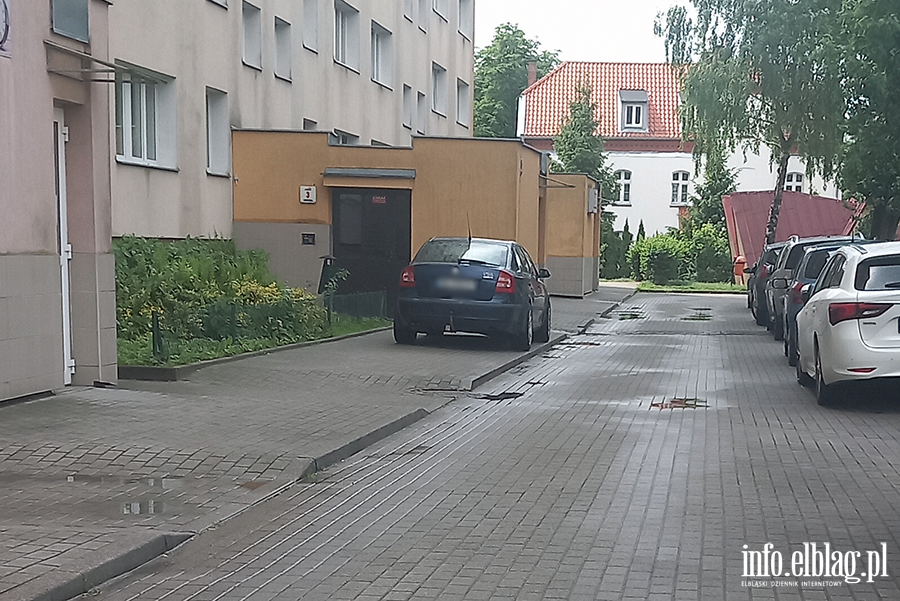 Mistrzowie Parkowania w Elbl�gu (cz�� 481), fot. 2