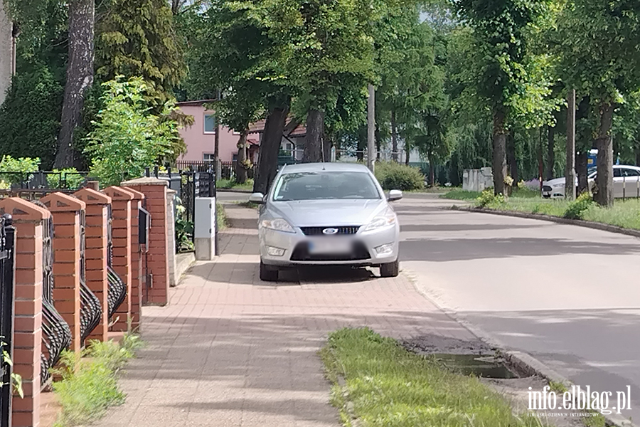 Mistrzowie Parkowania w Elbl�gu (cz�� 482), fot. 2