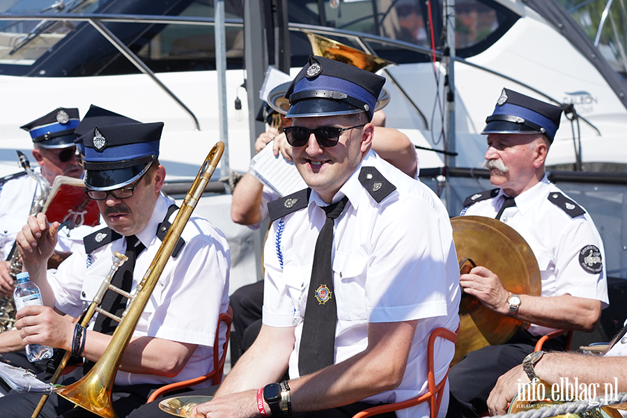 Muzyka wysz�a na ulice. Parada rozpocz�a Elbl�skie �wi�to Muzyki, fot. 5