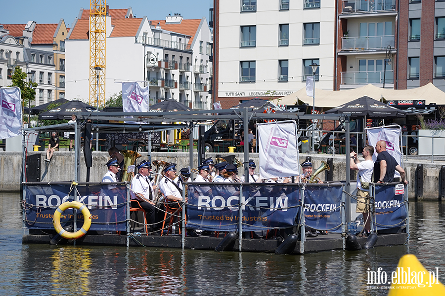 Muzyka wysz�a na ulice. Parada rozpocz�a Elbl�skie �wi�to Muzyki, fot. 16