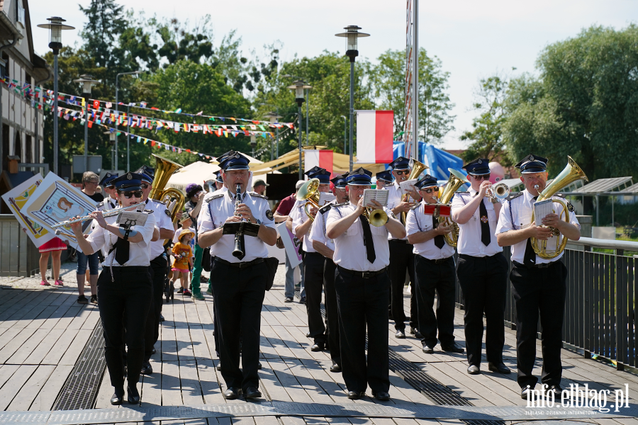 Muzyka wysz�a na ulice. Parada rozpocz�a Elbl�skie �wi�to Muzyki, fot. 33
