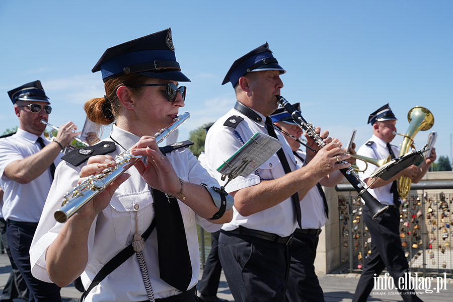Muzyka wysz�a na ulice. Parada rozpocz�a Elbl�skie �wi�to Muzyki, fot. 35