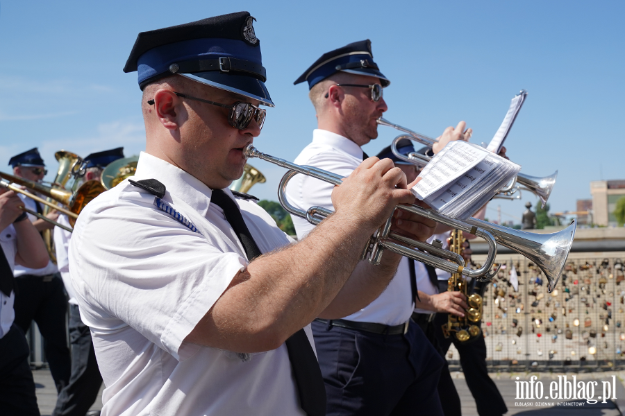 Muzyka wysz�a na ulice. Parada rozpocz�a Elbl�skie �wi�to Muzyki, fot. 36
