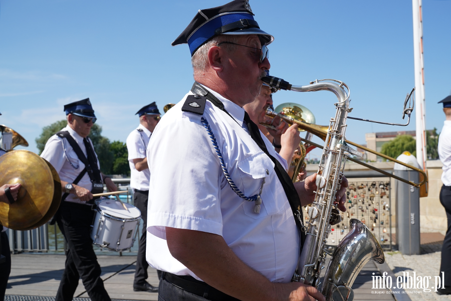 Muzyka wysz�a na ulice. Parada rozpocz�a Elbl�skie �wi�to Muzyki, fot. 37