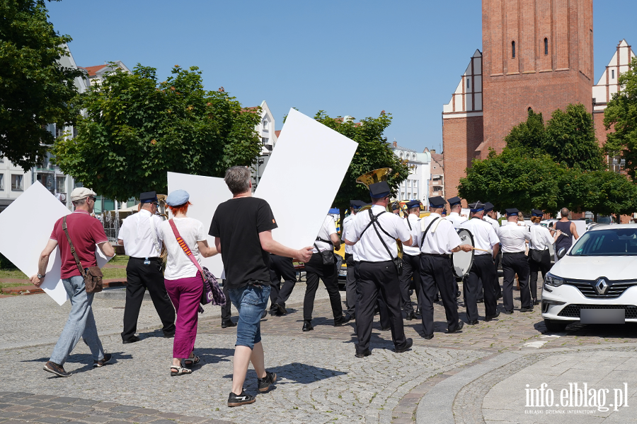 Muzyka wysz�a na ulice. Parada rozpocz�a Elbl�skie �wi�to Muzyki, fot. 41