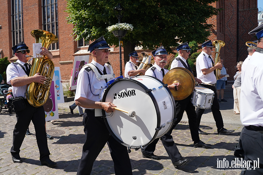 Muzyka wysz�a na ulice. Parada rozpocz�a Elbl�skie �wi�to Muzyki, fot. 44