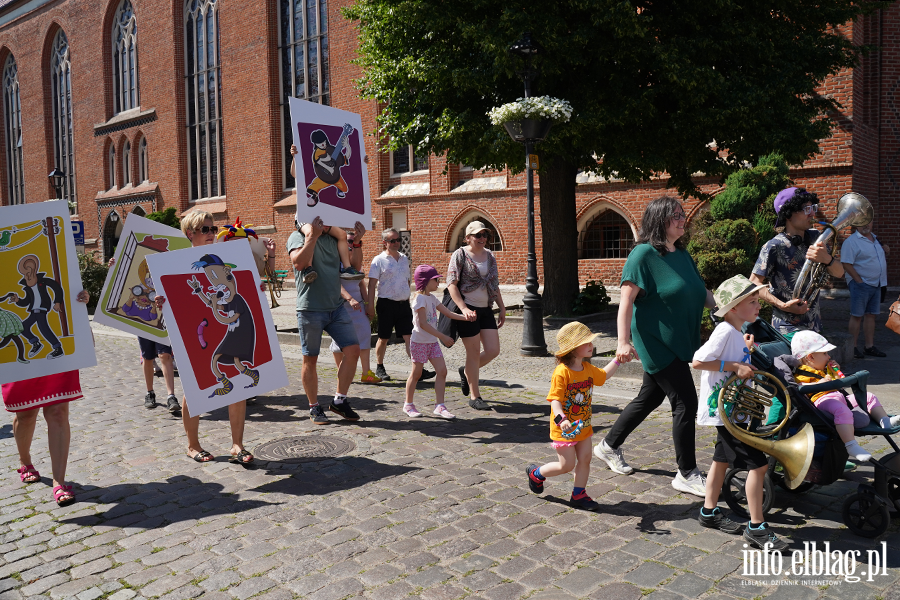 Muzyka wysz�a na ulice. Parada rozpocz�a Elbl�skie �wi�to Muzyki, fot. 47