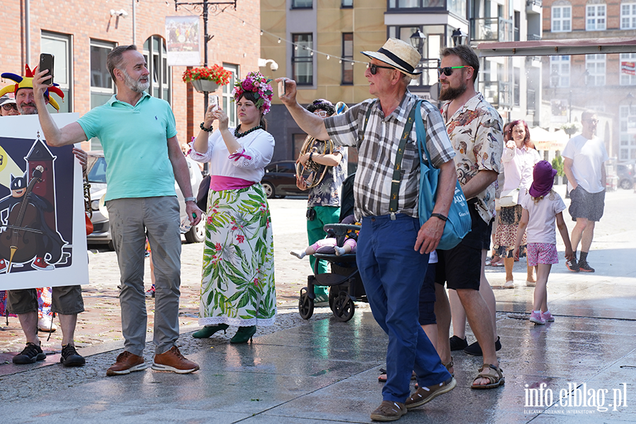 Muzyka wysz�a na ulice. Parada rozpocz�a Elbl�skie �wi�to Muzyki, fot. 54